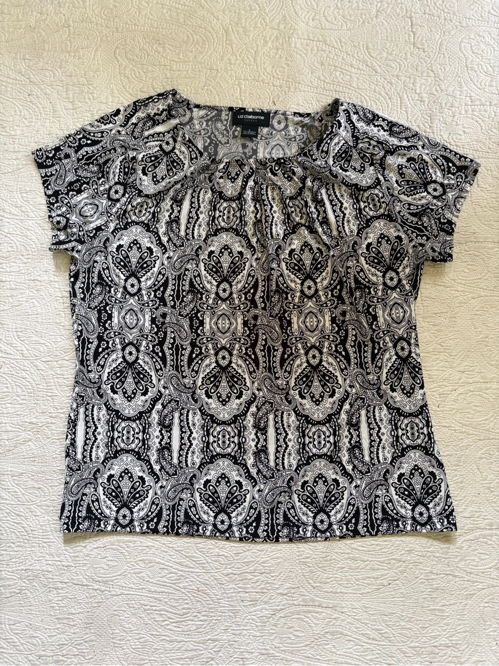 Women’s Liz Claiborne Black & White Short Sleeve Paisley Top / shirt- size Large